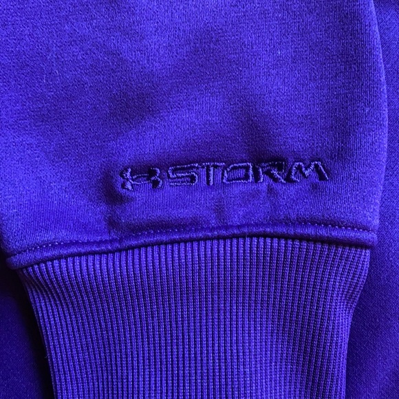 Medium Under Armour semi fitted purple hoodie - Picture 4 of 4